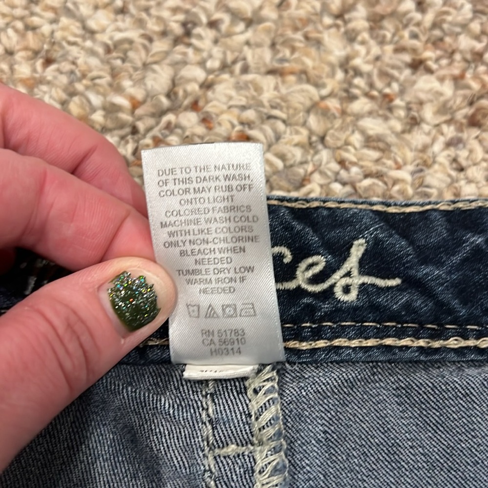 EUC! Maurices Jeans. SZ 3/4 Short - Picture 5 of 9